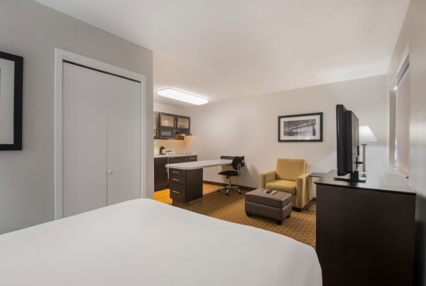 King bed Corporate housing Chattanooga